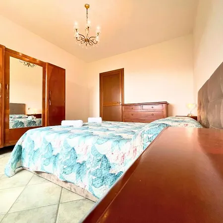 Centro Storico, Sole Di Gallura, Free Parking *